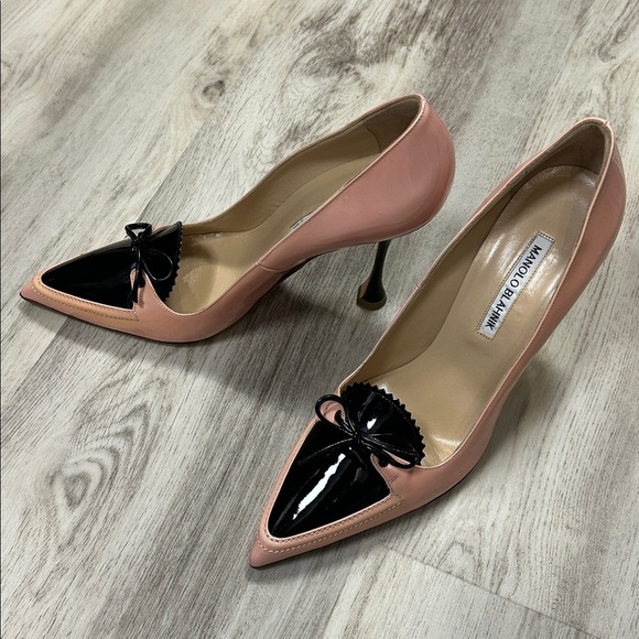 Manolo Blahnik Pink & Black Patent Leather Bow Pumps | Rare Grafa-Line Colorway - Picture 12 of 14